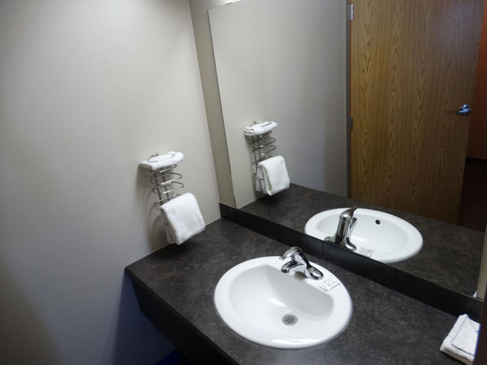 Bathroom 4, R&R Inn, Division No. 7