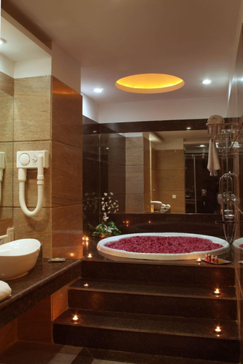 Bathroom 4, HK Clarks Inn, Amritsar, Amritsar