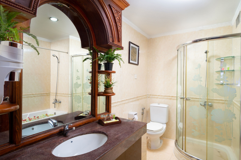 Bathroom 4, Dragon Royal Angkor Hotel, Siem Reap