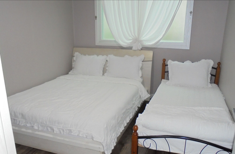 Bedroom 2, Santa Fe Pension, Namhae