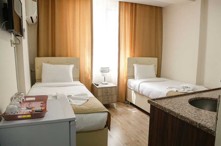 Bedroom 5, Reggae, Fatih