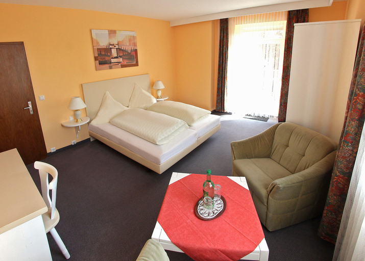 Bedroom 4, Gesundheitshotel Rössle, Ravensburg