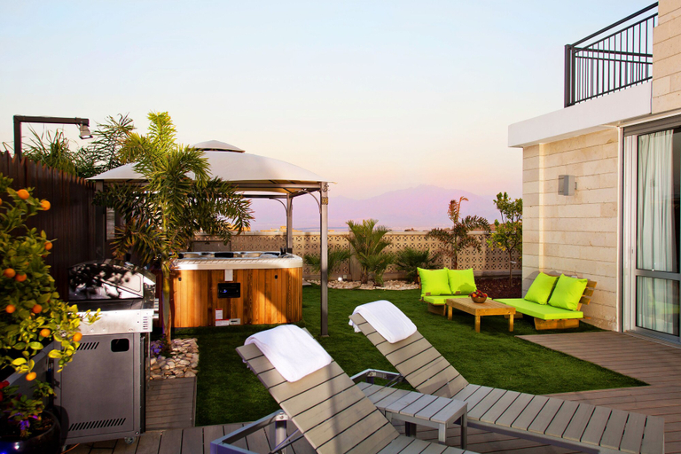 Others 5, Ella Sun Eilat