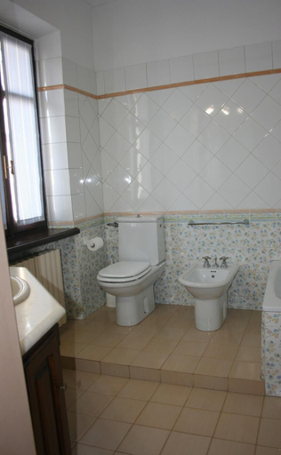 Bathroom 3, Ai Cappuccini, Cuneo