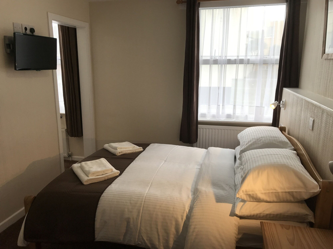 Bedroom 2, Trevellis Guest House, Cornwall