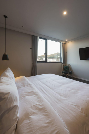 Bedroom 4, A.tique at Busan Tourist Hotel, Geumjeong