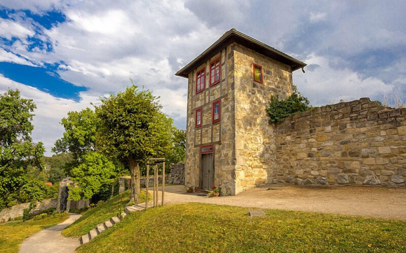 Exterior & Views