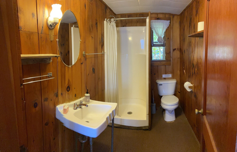 Bathroom 4, Spinneys Guesthouse & Beach Cottages, Sagadahoc