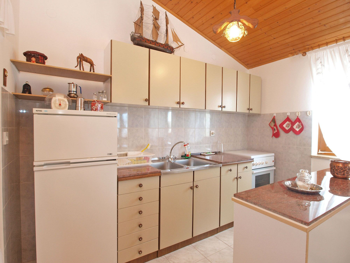 Others 5, Apartment 728, Pula