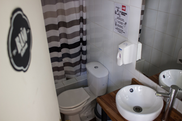 Bathroom 4, Hostal Providencia - Hostel, Santiago