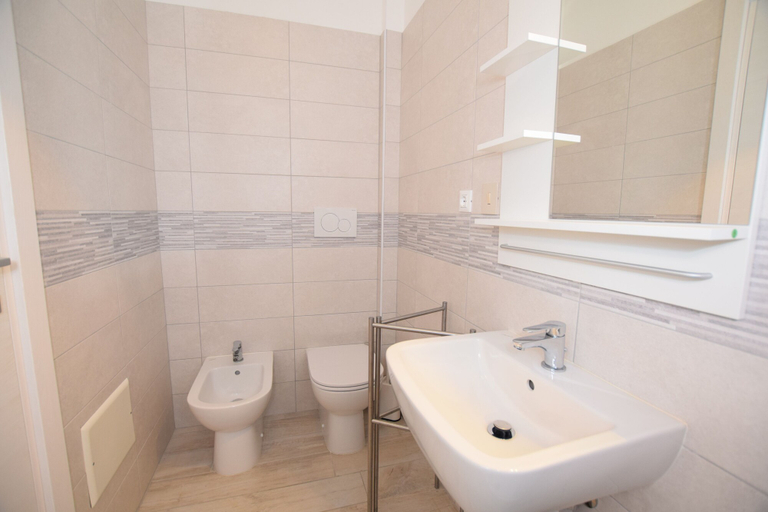 Bathroom 2, Condominio Marina Porto, Udine