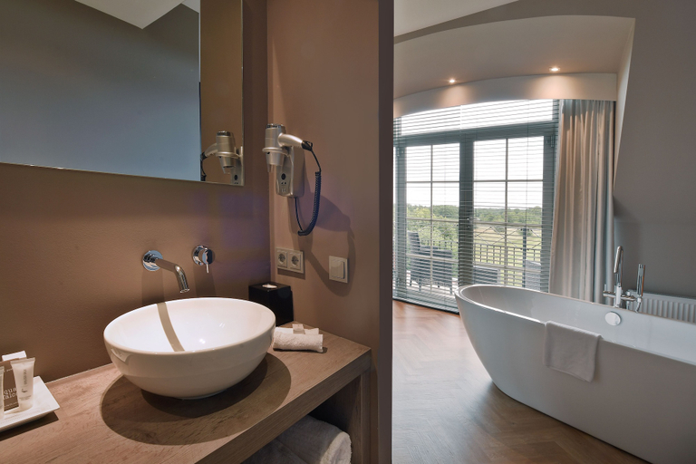 Bathroom 5, Van der Valk Hotel Groningen Westerbroek, Hoogezand-Sappemeer