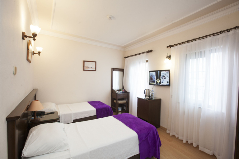Bedroom 2, White Pearl Hotel