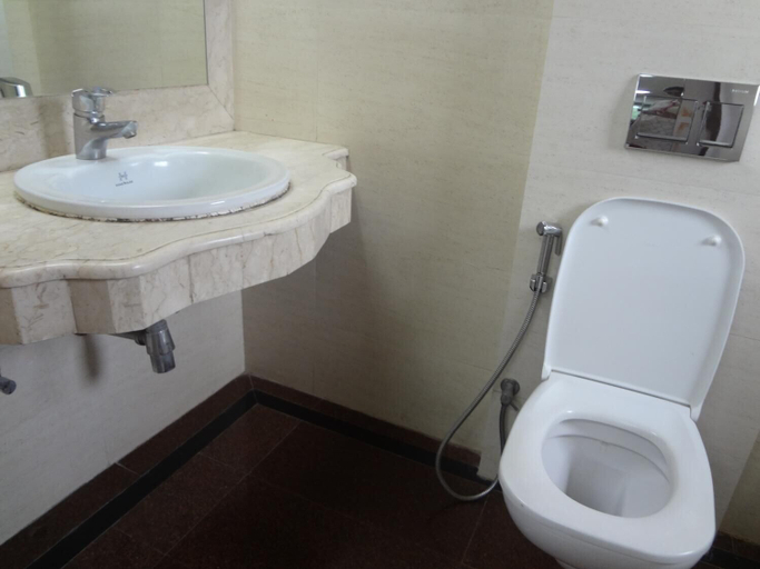 Bathroom 4, Royal Park Hotel, Mumbai City