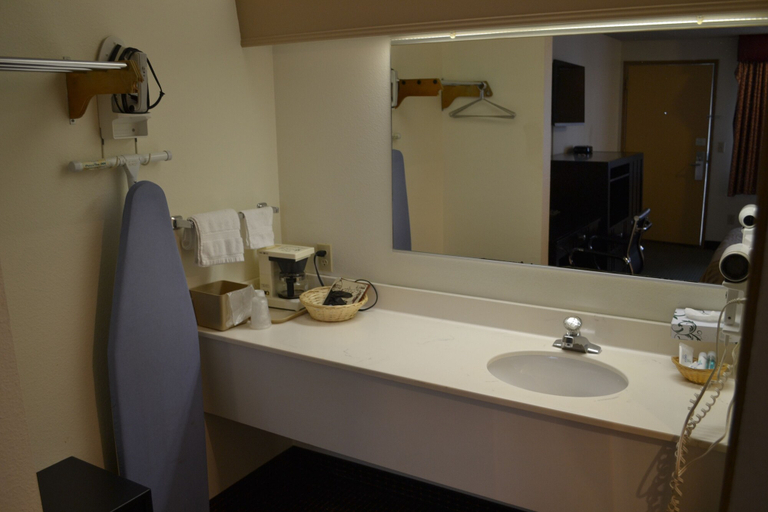 Bathroom 4, PepperTree Inn, Washington