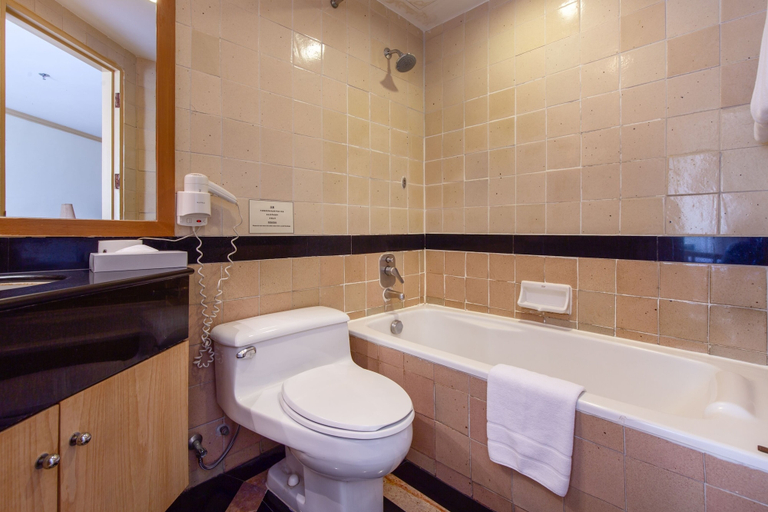 Bathroom 4, Riverfront Bangkok, Yannawa