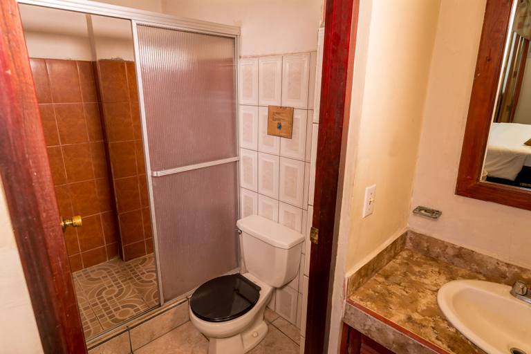Bathroom 5, Hotel Amón Real, San José
