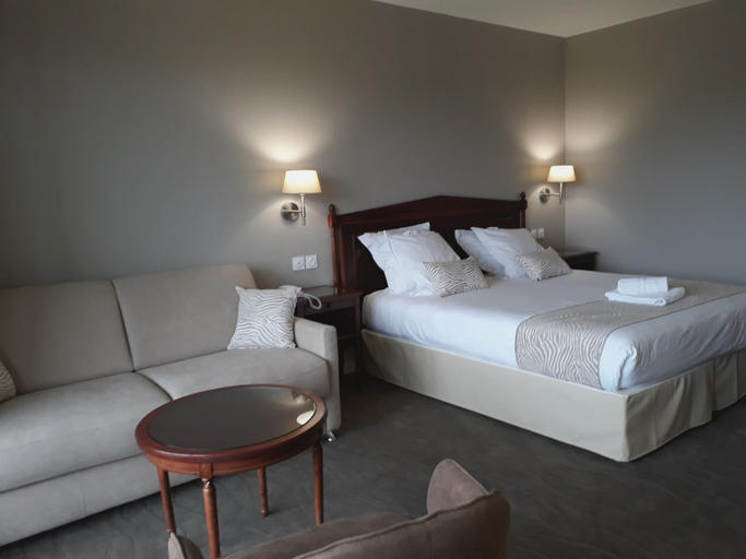 Bedroom 2, Logis Hôtels- Hôtel et Restaurant Domaine de Fompeyre, Gironde