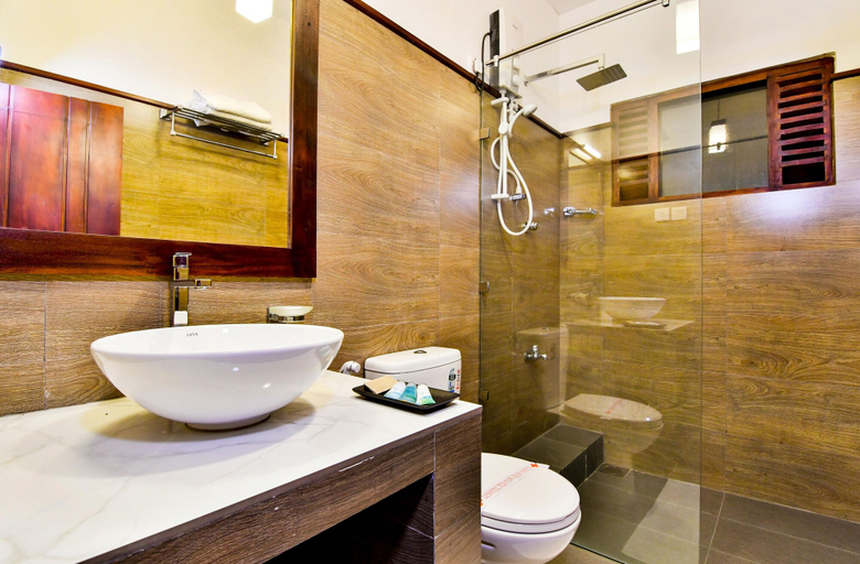 Bathroom 3, Aur Blanc, K.F.G. & G. Korale