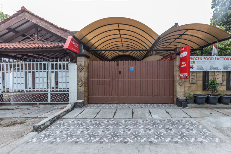 Exterior & Views 2, Hotel O Kost Arie 1, East Jakarta