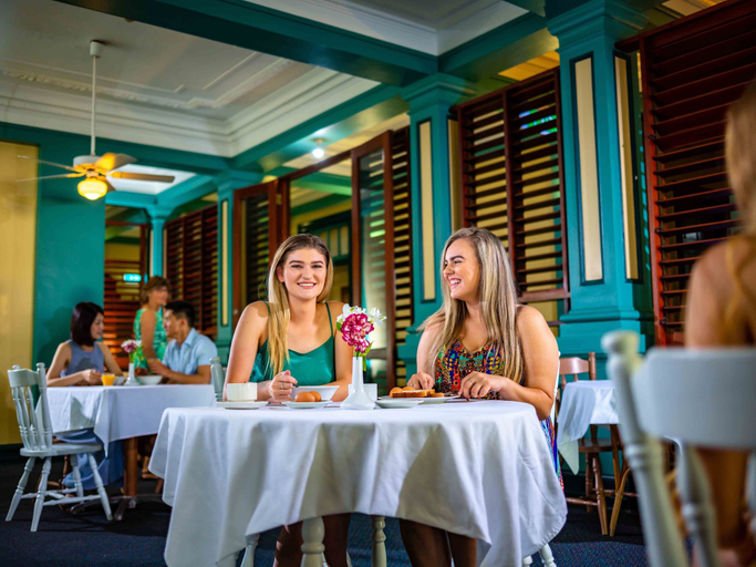 Food & Drinks 5, Hides Hotel Cairns, Cairns