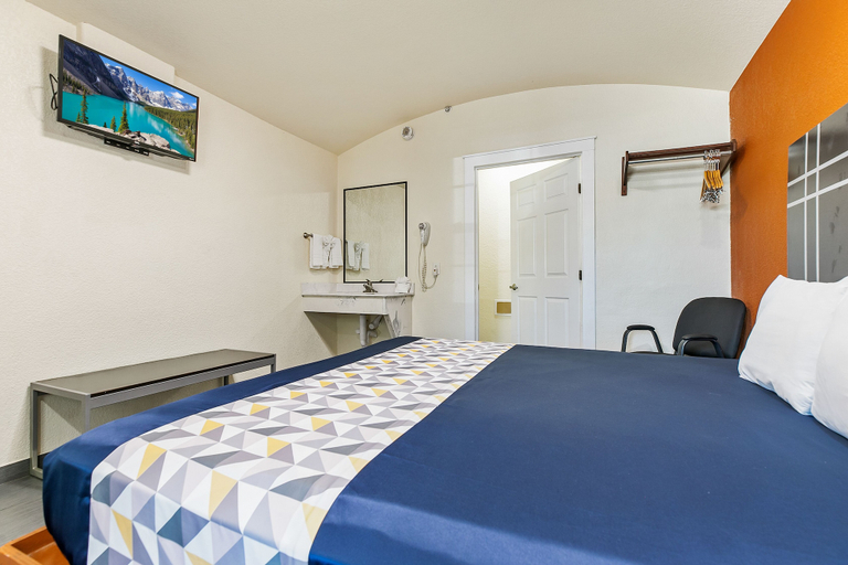 Bedroom 4, Lighthouse Inn, Cameron