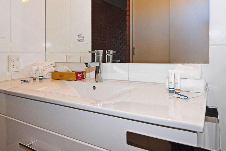 Bathroom 4, Main Lead Ballarat Motel, Ballarat - Central