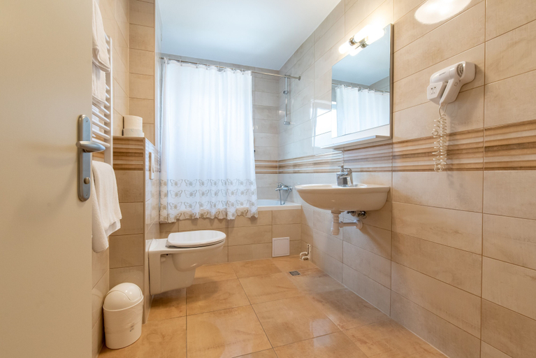Bathroom 5, Apartments Amigos, Podstrana