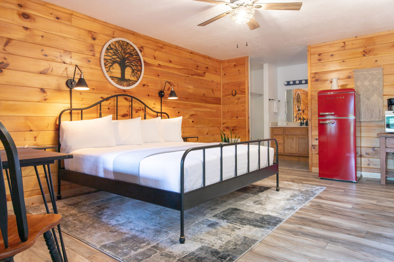 Bedroom 3, Mount Mitchell Eco Retreat, Yancey