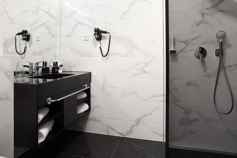 Bathroom 4, Hotel Kaneo, Novalja