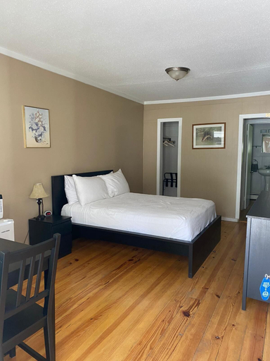 Bedroom 4, Reynolds House Inn & Motel, Sullivan