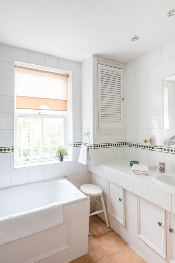 Bathroom 4, The Hummingbird Apartment, London