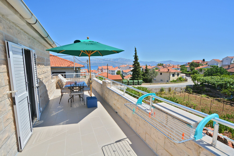 Others 4, Villa CasaBlanca, Supetar