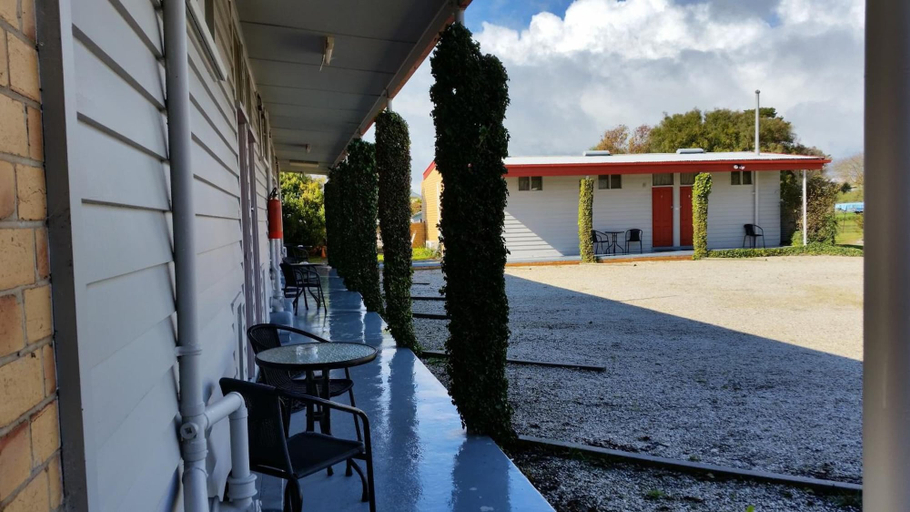 Exterior & Views 2, Lake Bolac Motel, Ararat