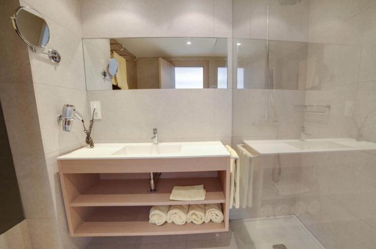 Bathroom 5, Hotel Riviera Vista, Las Palmas