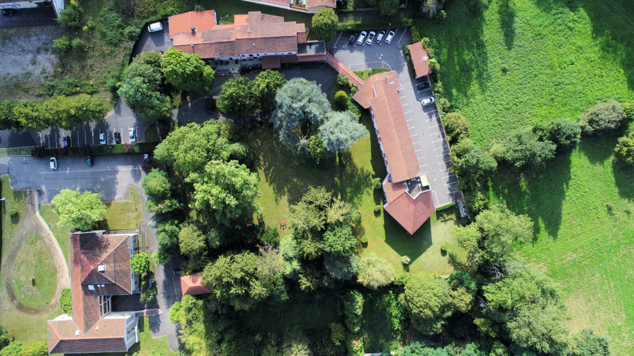 Exterior & Views 2, Logis Hôtel Le Parc de Geoffroy, Puy-de-Dôme