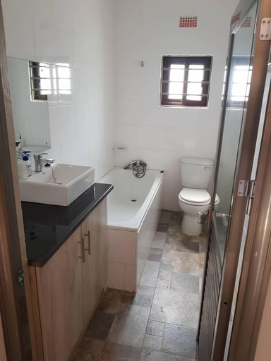 Bathroom 3, Ticheze Lodge And Car Hire, Lusaka