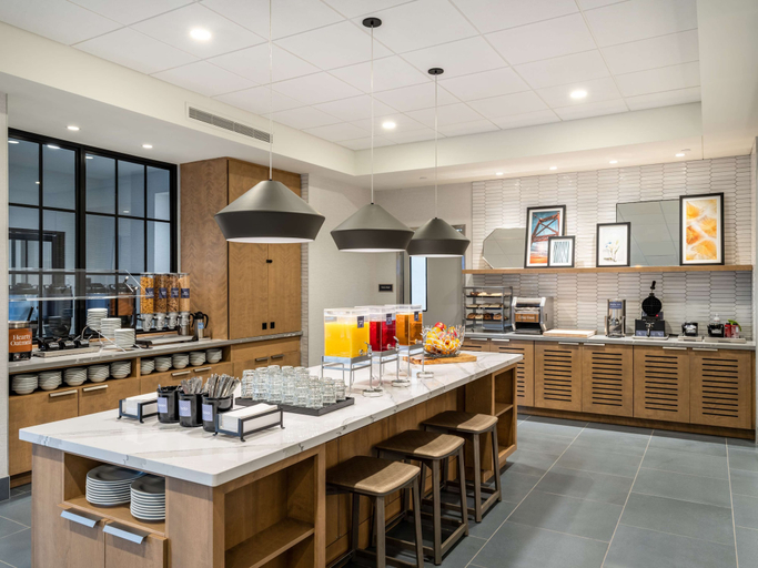 Food & Drinks 5, Homewood Suites by Hilton Toledo Downtown, Lucas