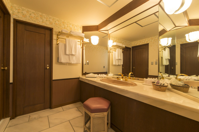 Bathroom 3, La Classe de Cienega, Yugawara
