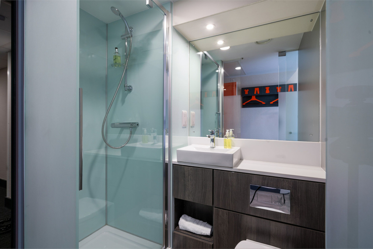 Bathroom 4, easyhotel Oxford, Oxfordshire