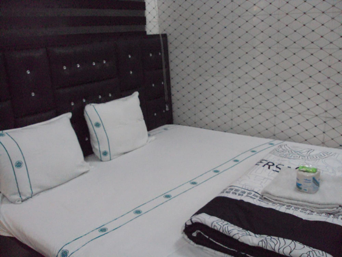 Bedroom 3, Elite Poolbar & Lodge, Obio/Akp