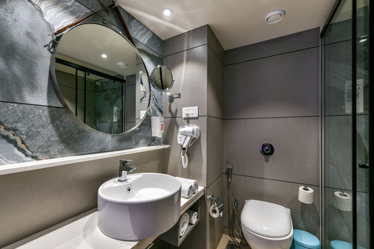 Bathroom 5, Indie Stays -BKC, Kalina, Mumbai Suburban