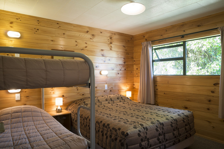 Bedroom 2, Fox Glacier TOP 10 Holiday Park & Motels, Westland