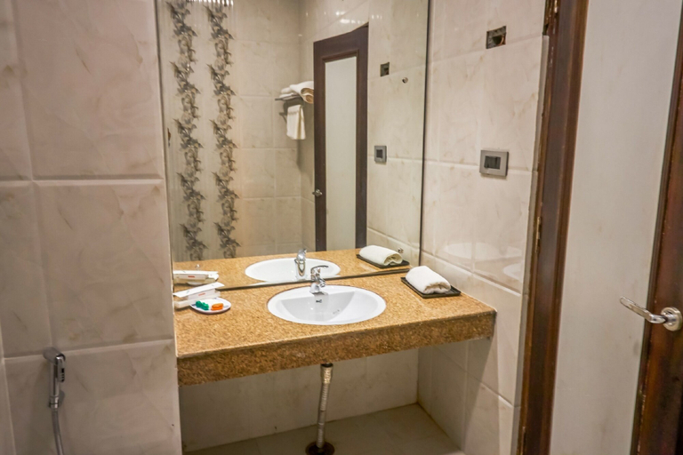 Bathroom 5, Ganpati Hotel, Reasi