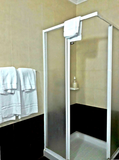 Bathroom, Hotel Primera, Saint Paul's Bay