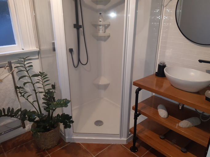 Bathroom 3, Harbour View Cottage Boutique B&b, Waitakere