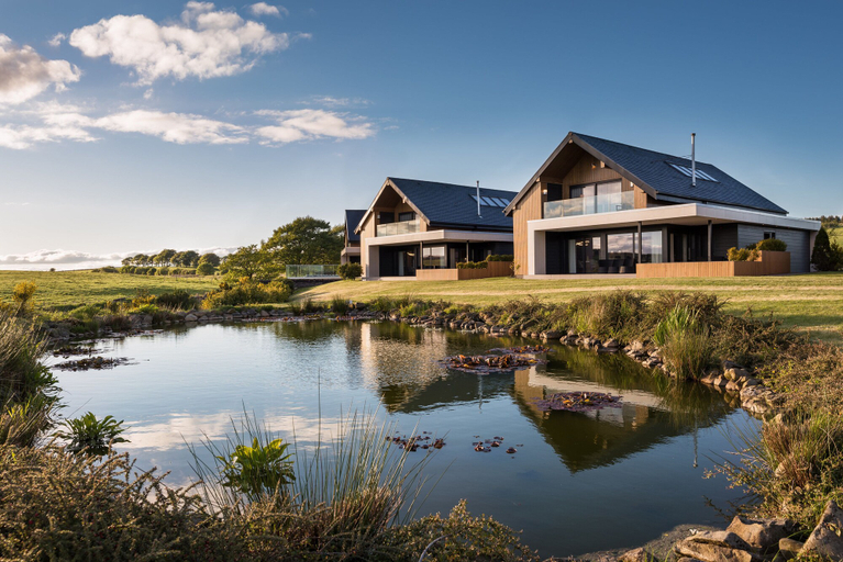 Exterior & Views