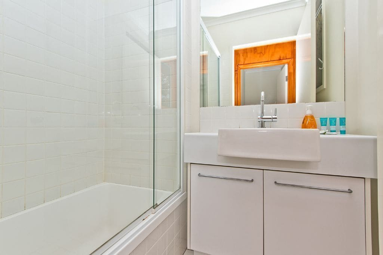 Bathroom, The Birdcage, Moreton Island