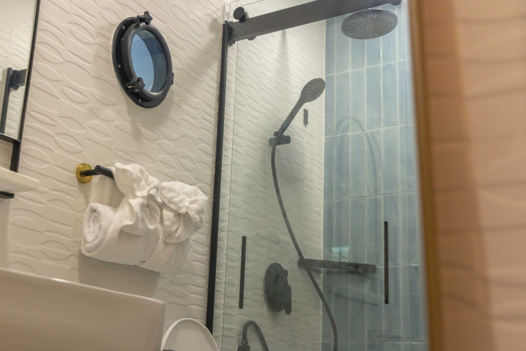 Bathroom 5, Travellers Beach Resort