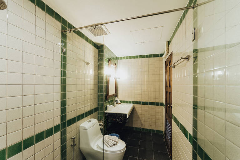 Bathroom 4, CC's Hideaway, Phuket Island